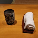 日本料理 幸庵 - ほうじ茶　＆　新しいお絞り