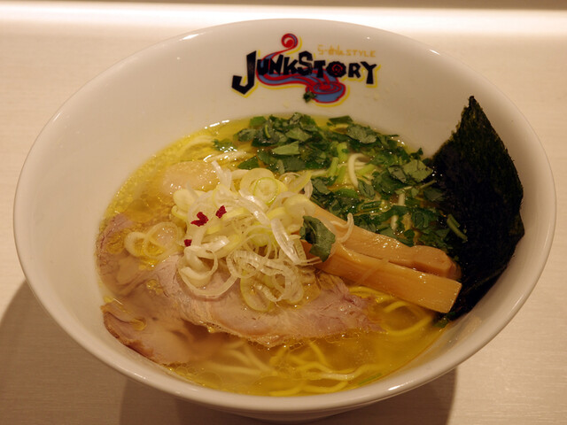 塩のキラメキ 』by とよつね : らーめんSTYLE JUNK STORY
