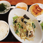 銀座餃子 - 肉野菜炒め