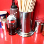 ラーメン二郎 - 卓上調味料