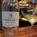 蒼 - ボルドーの中でも特に右岸は白のイメージがありませんが、このモンブスケは、ソーヴィニヨン・ブランとは思えないふくよかさ！
      微かな酸がトマトに合います♪