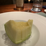 蒼 - この天使音メロンの甘いこと甘いこと！
      大好きなメロン。これならまだ半玉は食べられるね。