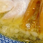 錦 大館本店 - 黄金色のスープ