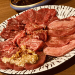 神保焼肉料理店 - 