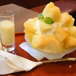 DAIBAN COFFEE cafe - 別の日のメロン氷2,100円✨超 完熟のメロンにメロンシロップ。ミルク氷と共にとろけます♡⃛