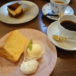 DAIBAN COFFEE cafe - 別の日のオレンジのシフォン530円、プリンケーキ530円✨イートインのシフォンはアイスと生クリームが付きます♪