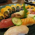 SUSHI BAR よし八 - よし八にぎりセット！色々食べれます