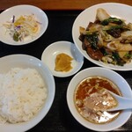 雪園 - レバーニラ炒め定食。