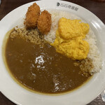 CoCo壱番屋 - スクランブルエッグカレー(トッピングのカキフライ付き)