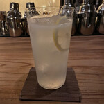 エントランスバー ポーター - ソルクバーノ、ウオッカにグレープフルーツ、トニックウォーター。