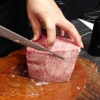 焼肉 拍手喝采 - シャトーブリアンをトリミング