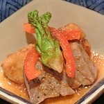 日本料理 百屋 - 低温調理のイチボの新玉ソースかけ　太市のタケノコ添え