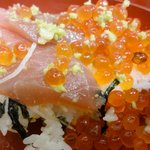 りきさん亭 - まぐろイクラ丼アップ