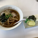 Dosanko - ◆ 正油ラーメン ¥550-
                        ◆ おにぎり (2個) ¥210-