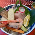 ハイパーリゾート ヴィラ塩江 レストラン四季 - 造里　オリーブハマチ､ボタンエビ､タチウオ炙り､りゅうきゅうスライス　スダチを絞っていただきます