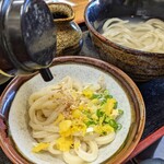 兼平屋 - 薬味と卓上のレモン汁で釜ぶっかけに