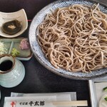 そばや千太郎 - お蕎麦の薬味は山葵に葱、粗めで少し辛めの大根おろし