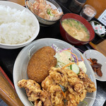 Katanaya - メインと小鉢と漬物、ごはん味噌汁