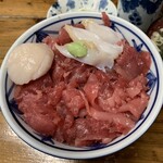 みなと食堂 - まぐろ中落丼、ホタテトッピング