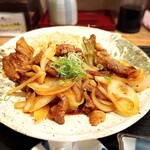 普通の食堂いわま - ボリューム抜群の牛バラ肉と玉葱のBBQソース炒め