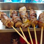 やきとり あきお - 純けい(5本)。焼き鳥は全て5本ワンセットで500円前後でした。