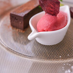 La Voile - 【甜品（デセール、あまみ）】、 "樹莓（フランボアジェ、きいちご）"の雪葩（ソルベ）