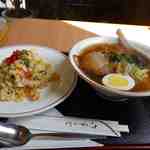 パレス - ラーメンとチャーハンのセット９５０円