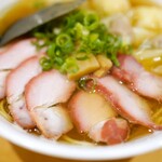 支那そば大和 - 黒だし（特製ワンタンメン+チャーシュー）