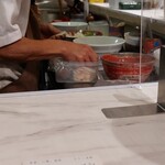 みなとや - 阿吽の呼吸で異なる注文にこたえている