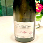 Plaiga TOKYO - 乾杯は初めて飲む、ピエール　バイエット　ル　ヴィラージュ　エクストラ　ブリュット きめ細かい泡で旨い！