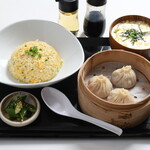 D 富春小籠包とチャーハン D 富春小籠包とチャーハン