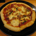 Yoshi nobu - へしことフルーツトマトとモッツァレラチーズのピザ 1430円(税込)　(2022.9)