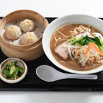 B 富春小籠包とチャーシュー麺 B 富春小籠包とチャーシュー麺