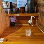 無鉄砲 - 内観：カウンター席(2022/7)