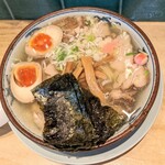 はるちゃんラーメン - 特製ラーメン、鶏チャーは海苔の下