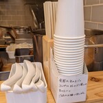 はるちゃんラーメン - お水用紙コップ、レンゲ、割り箸