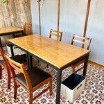 FIRST TABLE - テーブル席