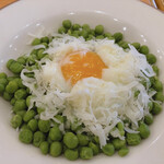 サイゼリヤ - 柔らか青豆とペコリーノチーズの温サラダ