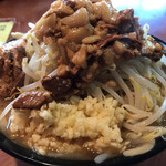 ラーメン二郎 - マシた脂は肉カス脂です。