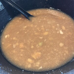 ラーメン二郎 - 今日の微乳化スープは脂マシマシしているので食べ終える時はド乳化に！