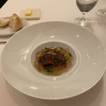 ラ・トゥーエル - ❻マグロ、牛コンソメジュレ、インゲン、トマト、エストラゴン、シェリービネガーに漬けたカブ