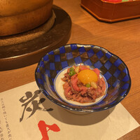 和牛焼肉 神楽坂 牛ます - お、「霜降り和牛ローストビーフのユッケ」。
                      これおいしかったー。