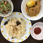 インド&バングラレストラン タイガー - チキンカレーと同じようで同じでない味の正統派チキンローストと常温当たり前のプラウ（要予約） 1,080円×2