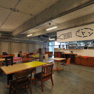 アップルサイクルされたおしゃれなテーブル席