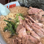 ラーメン 山岡家 - がっちり入ってました。