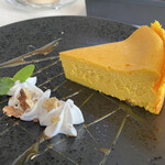 カフェ ア テンポ - かぼちゃの濃厚チーズケーキ