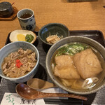 紅葉庵 - 料理写真:きつねうどんと豚丼セット