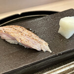 京懐石 吉泉 - 鮪（カマトロ）の炙り寿司