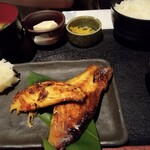 川崎銀柳街のひもの屋 - サバ２種盛り定食
