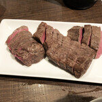 肉山 - 4．赤牛の内モモ